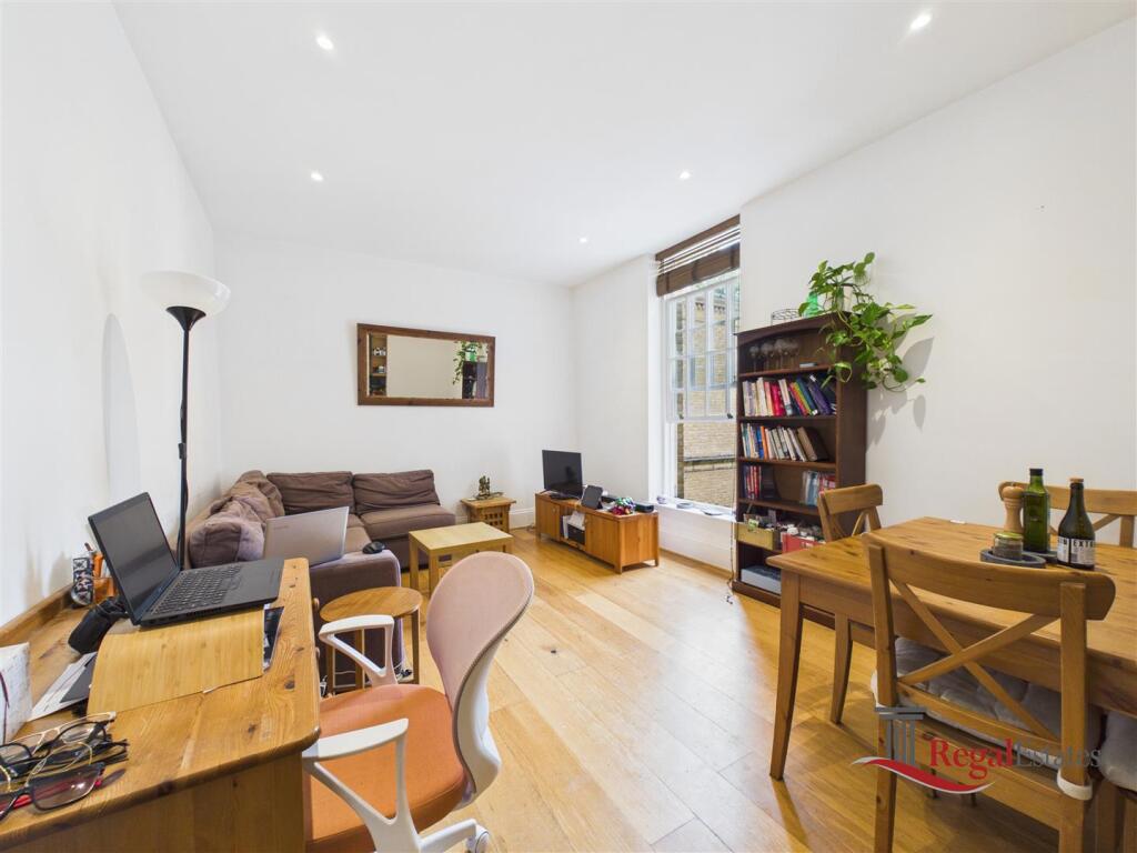 Main image of property: Royal Drive, London, N11 3FN