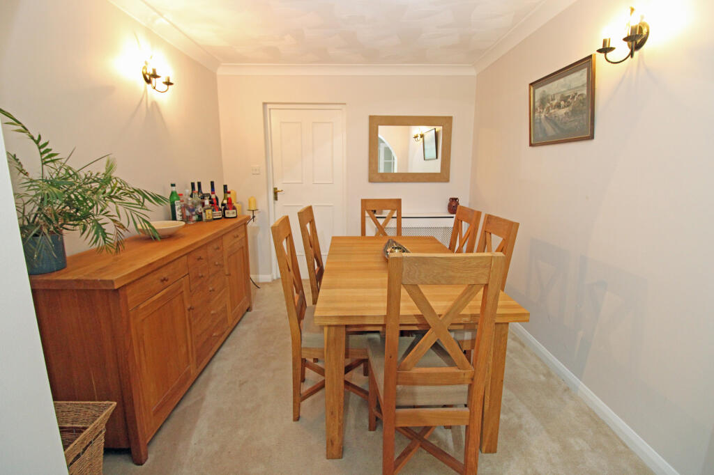 Waltham Road, Overton, Hampshire photo 4
