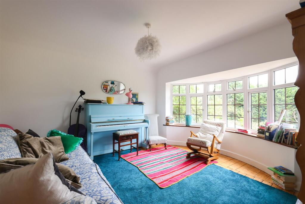 House in Tonbridge - More