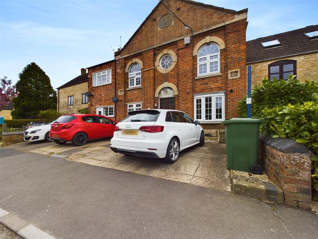 1-bed flat on Broad Street, Kings Stanley, Stonehouse, Gloucestershire, GL10, £132,000