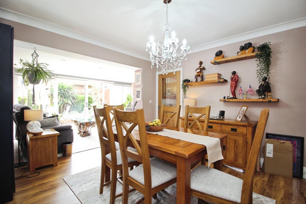 Lingwell Crescent, Leeds, LS10 photo 4