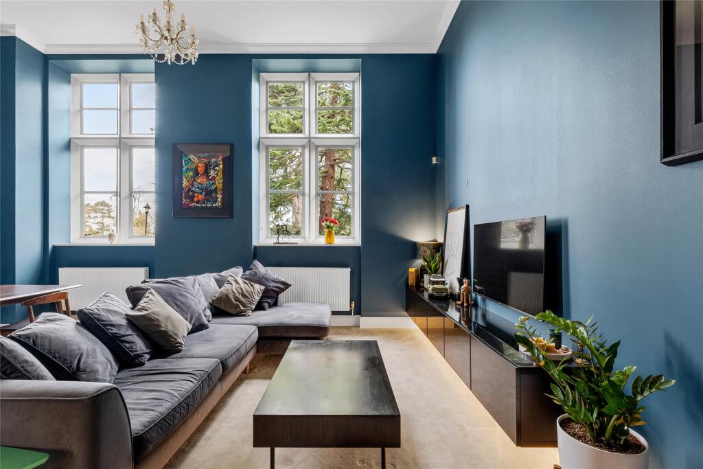 Apartment in Mole Valley, Leatherhead - View 4