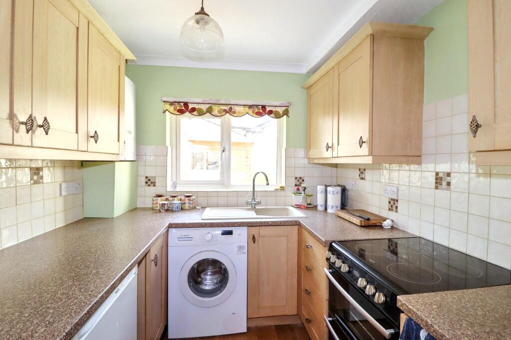 Rydens Grove, Walton-On-Thames, Surrey, KT12 photo 4