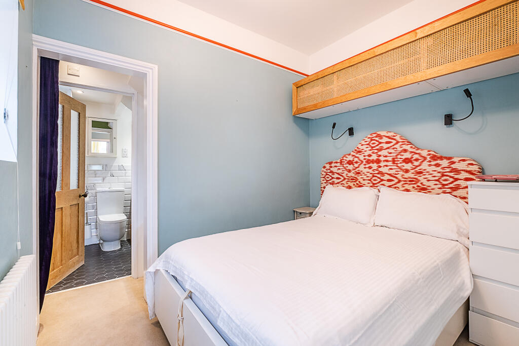 Apartment in Twickenham - View 4