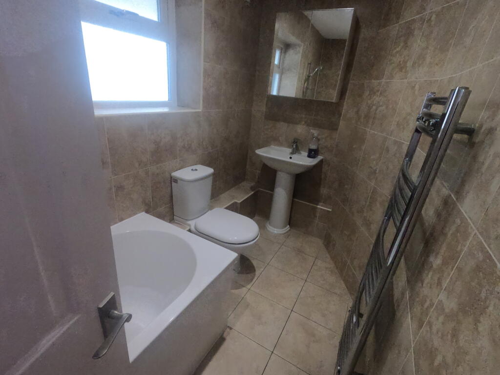 Apartment in Croydon - View 4