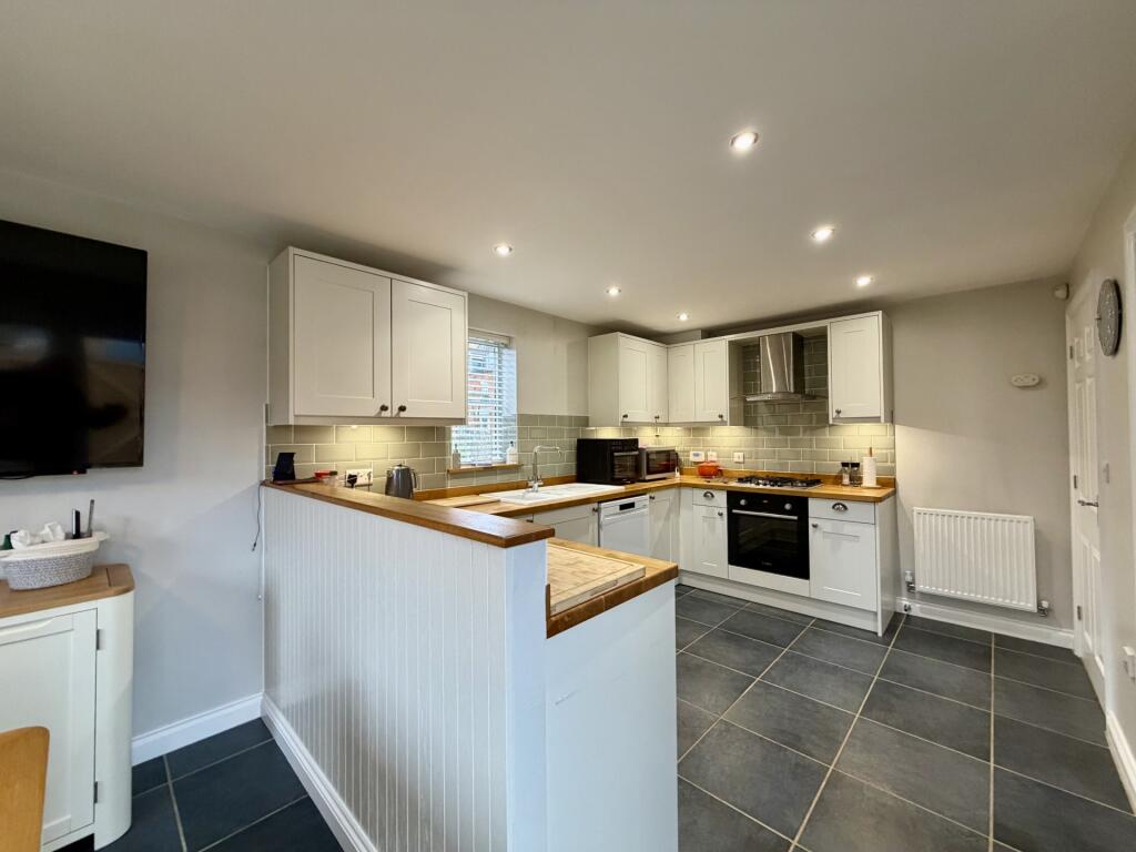 Longchamp Drive, Ely, Cambs photo 3