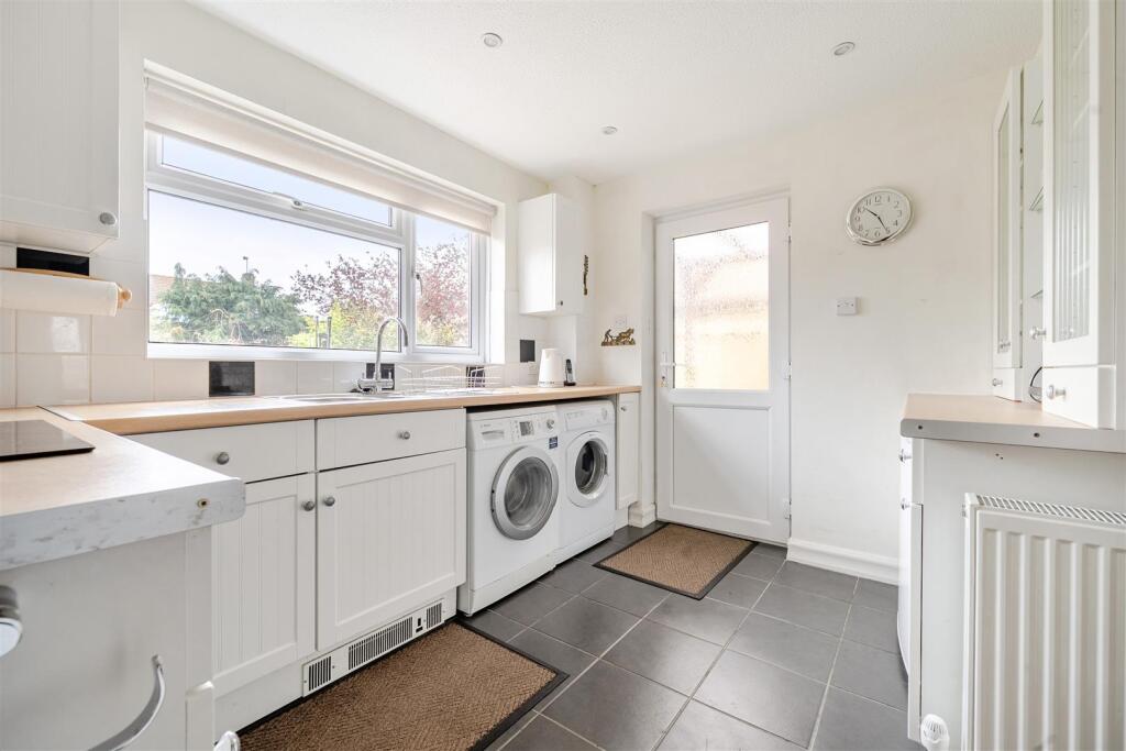 Huntham Close, Stoke St. Gregory, Taunton photo 4