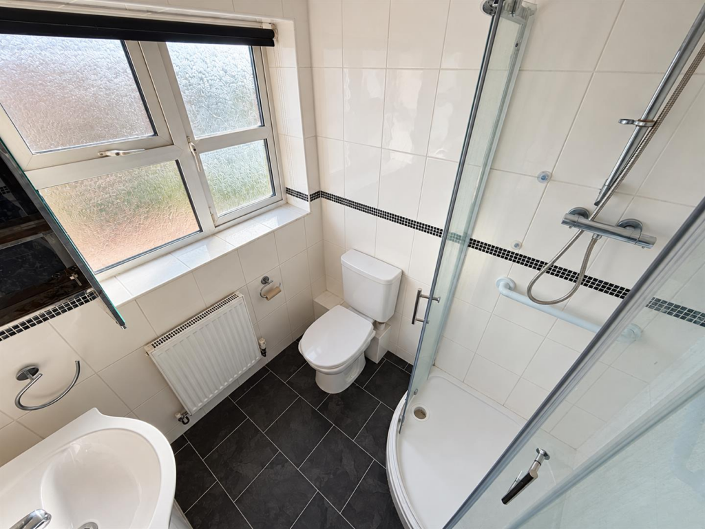 House in Nuneaton and Bedworth, Coalpit Field - More