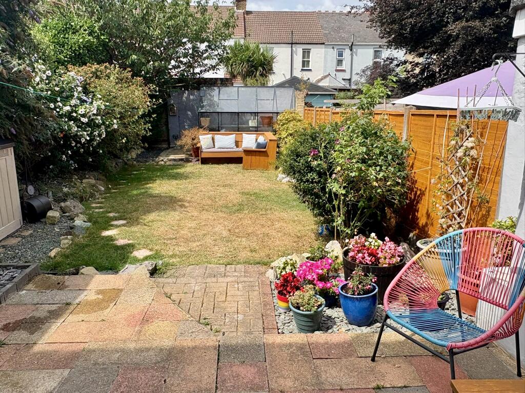 House in Gillingham, Twydall - View 4