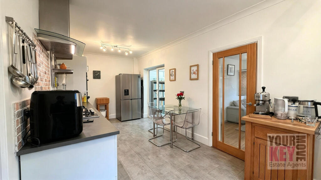 House in Capel-le-Ferne - More