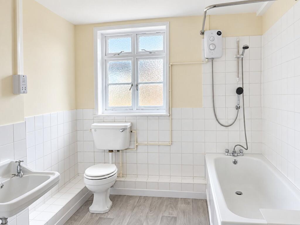 Apartment in Corston, St. Paul Malmesbury Without - More