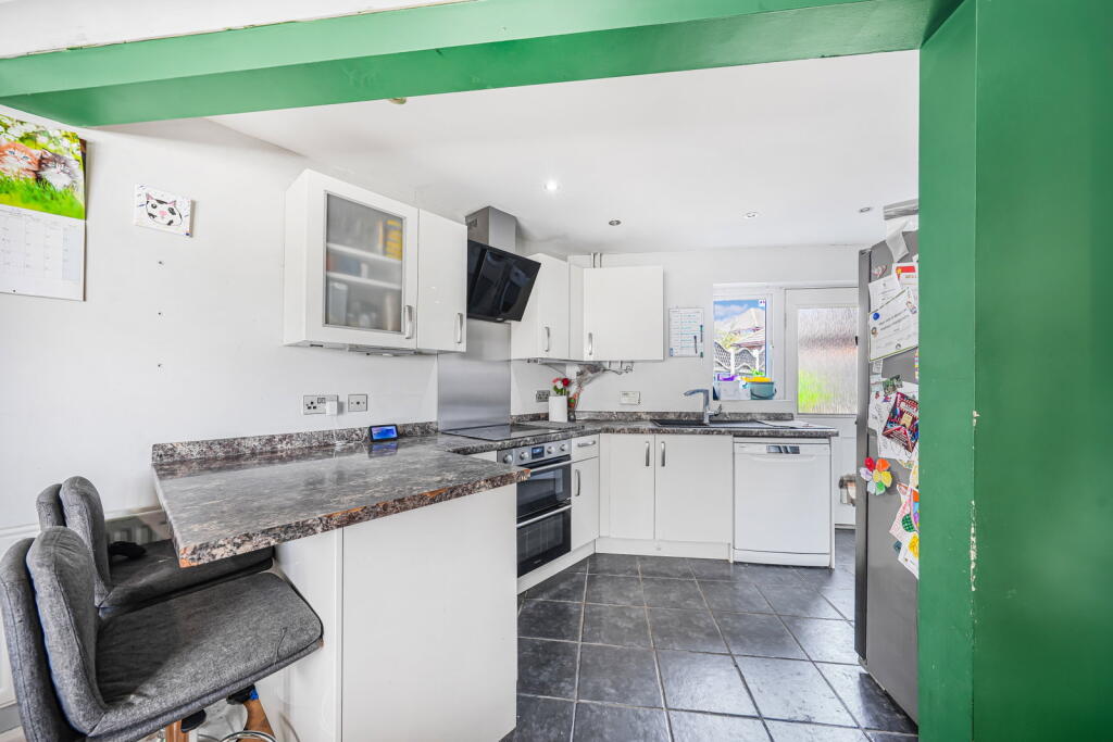 Silvester Way, Springfield, Chelmsford, CM2 6YZ - More