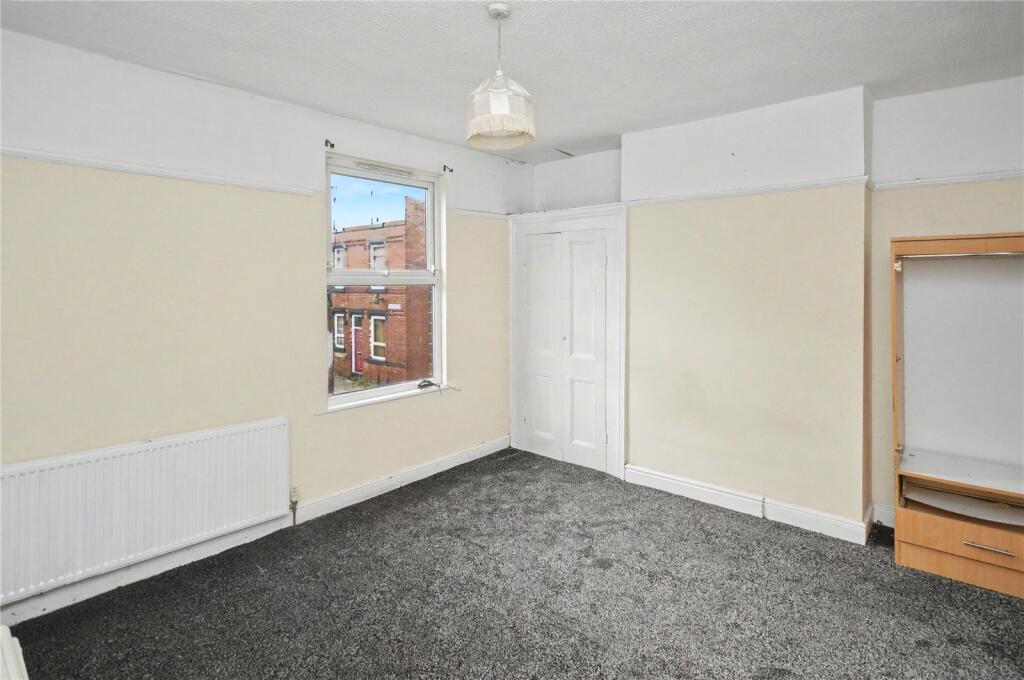 House in Leeds, Beeston Hill, Holbeck - More