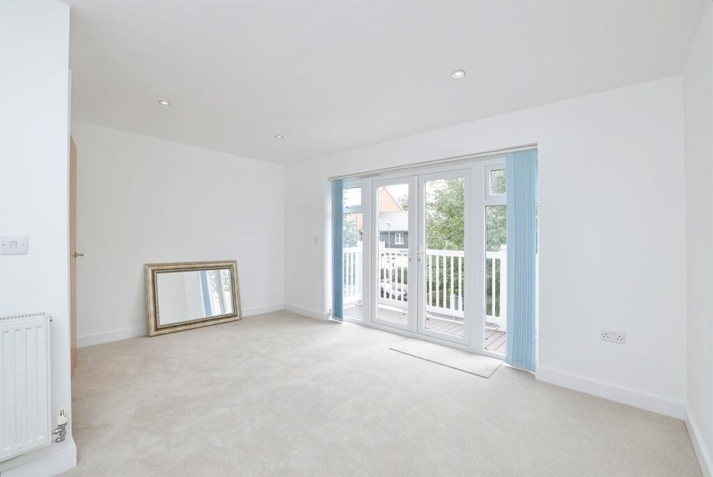 House in Hemel Hempstead, High Wycombe Community Board - View 5