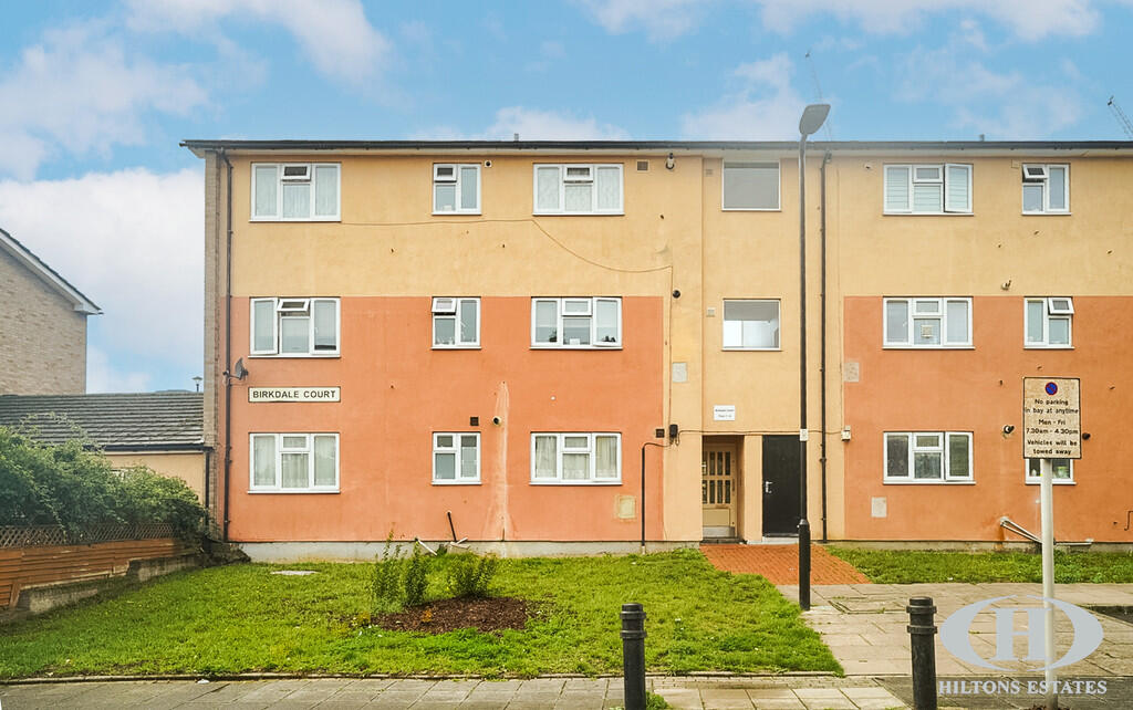 2-bed apartment on Redcroft Road, Southall, £299,950