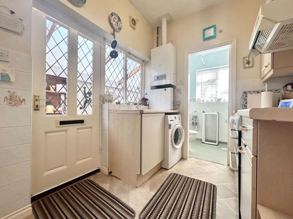 House in Wolverhampton, Ettingshall Park - View 4