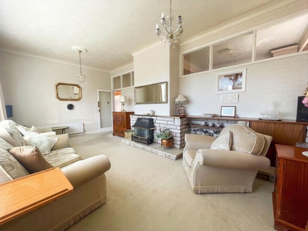 House in Brighton, Saltdean - More