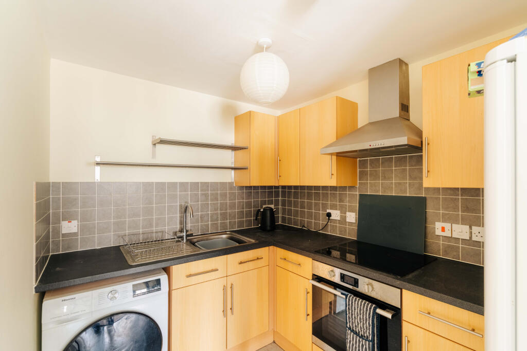 Apartment in Bristol, Bedminster - View 4
