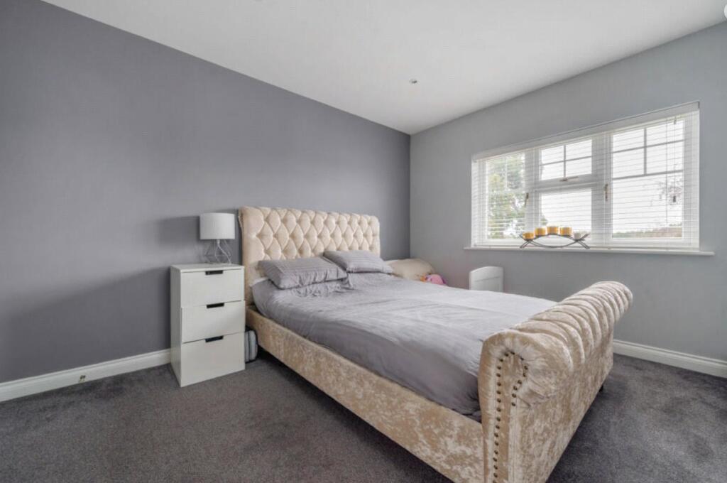 Apartment in Hart, Elvetham Heath - View 4