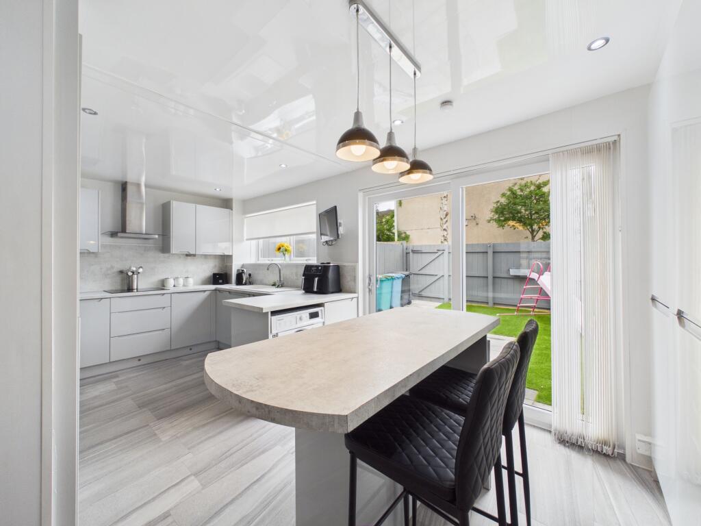 House in Motherwell, North Lanarkshire - More