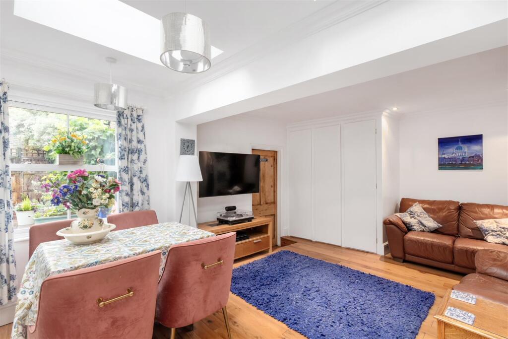 House in London, Merton Park - More