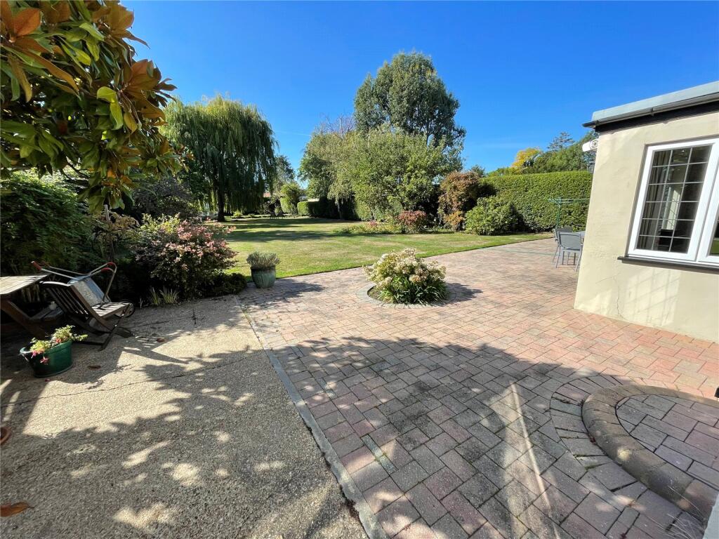 Nelmes Way, Emerson Park, Hornchurch, Essex, RM11 photo 4