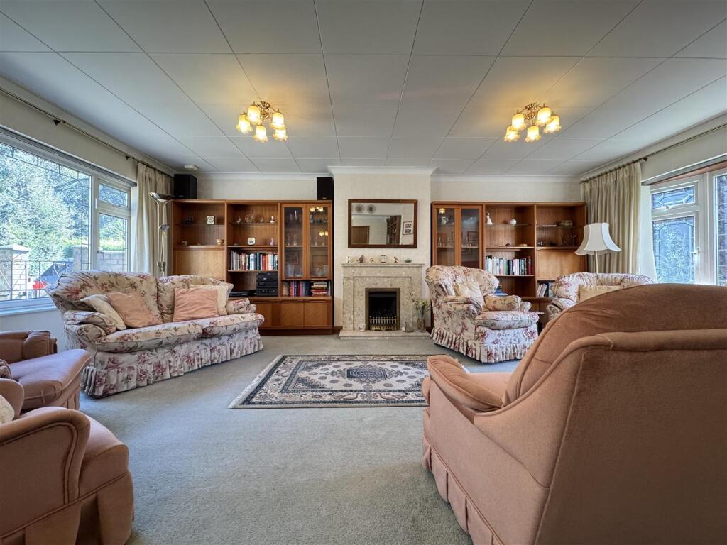 Chantry Crescent, Stanford-le-Hope photo 3