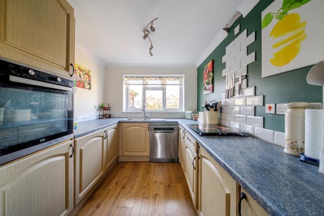 Alexander Road, Thatcham - View 2