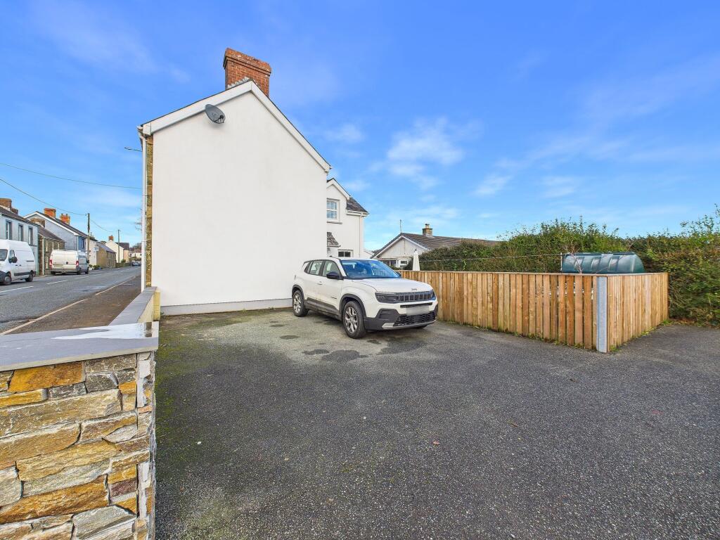 Llandissilio, Clynderwen, SA66 photo 2