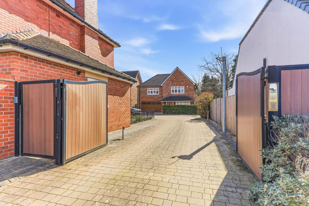 Carr Lane, Wakefield, WF2 photo 2