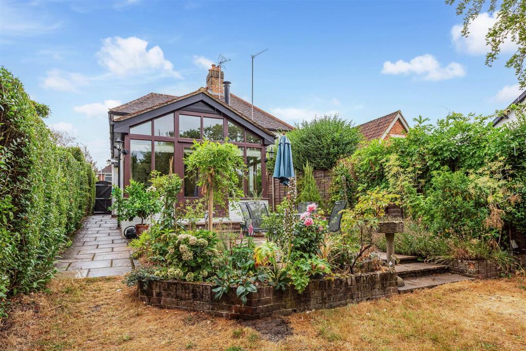 House in Waverley, Farnham - View 4