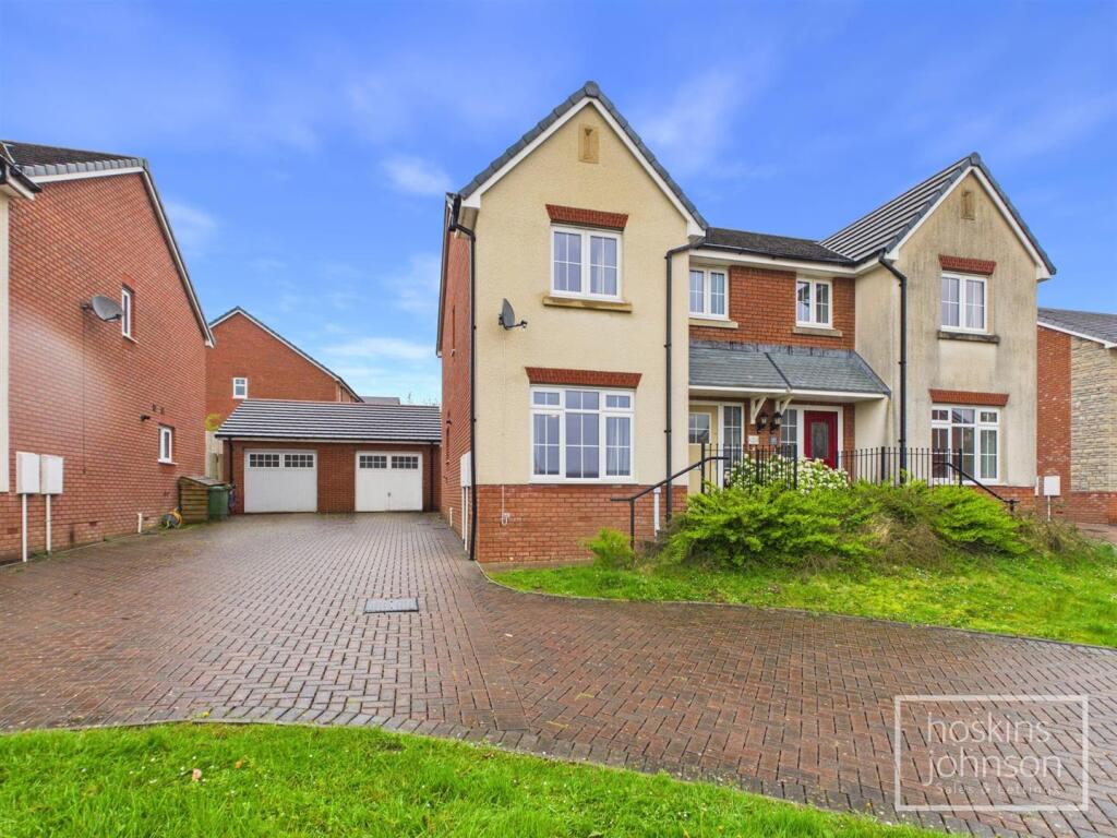 Main image of property: Highfields, Tonyrefail, Porth