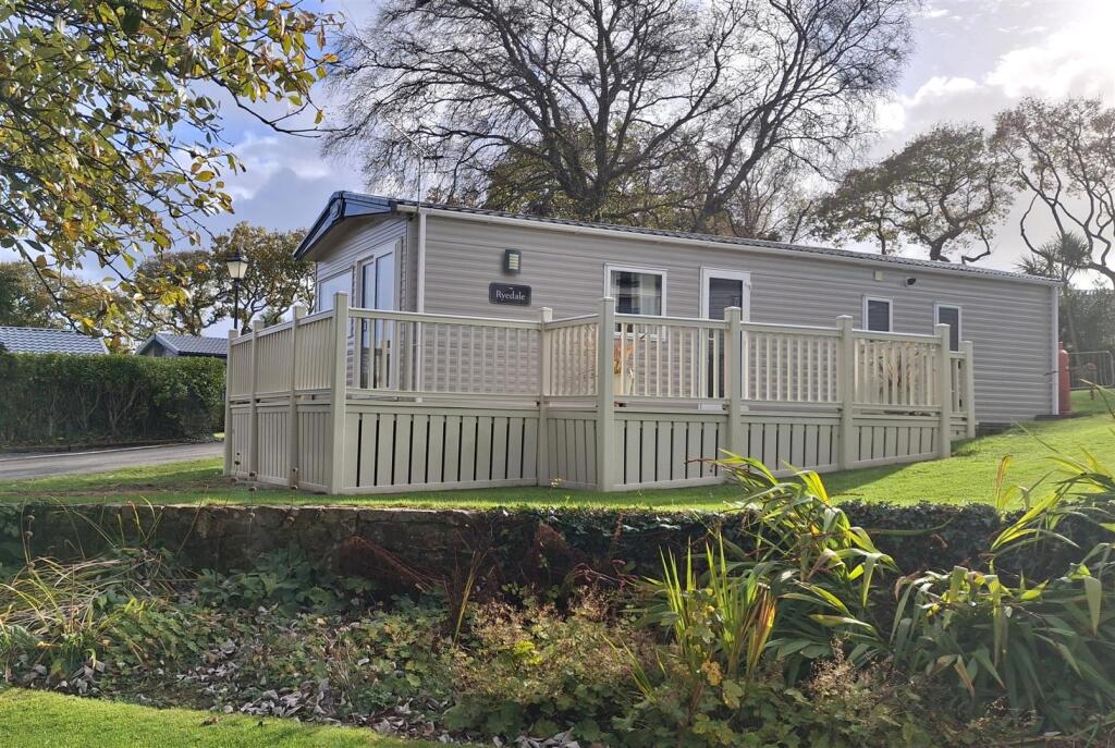 Main image of property: Saundersfoot Bay Leisure Park