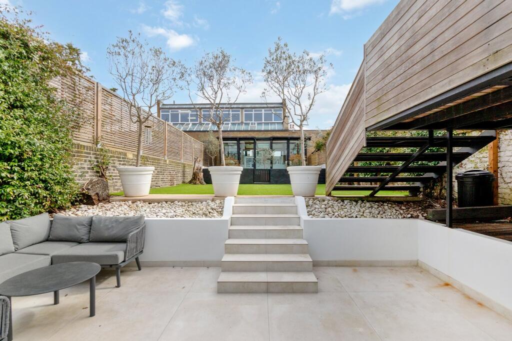 Ravenscourt Avenue, Ravenscourt Park, Hammersmith, W6 – pohled 3