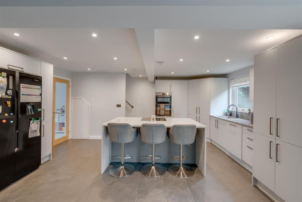 House in Leeds, West Yorkshire - View 3
