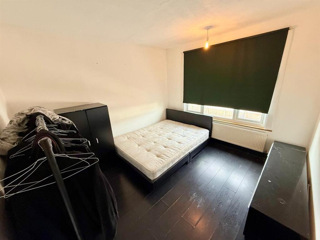 Cherrydown Avenue, London - View 6