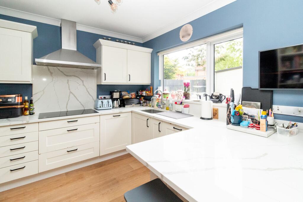 House in Edgware, Broadfields, London Borough of Barnet - View 3