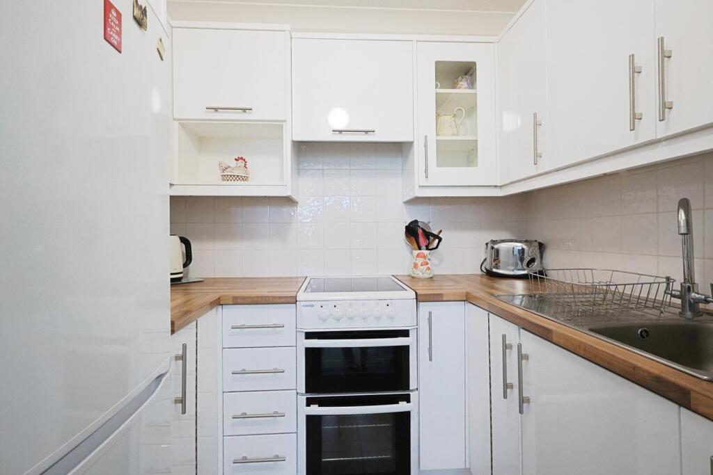 Wentworth Drive, Broadstone photo 2