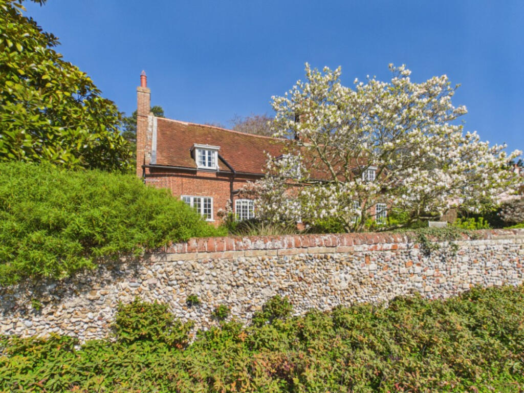 4-bed detached on The Hill, Saxmundham, IP17 3, £950,000