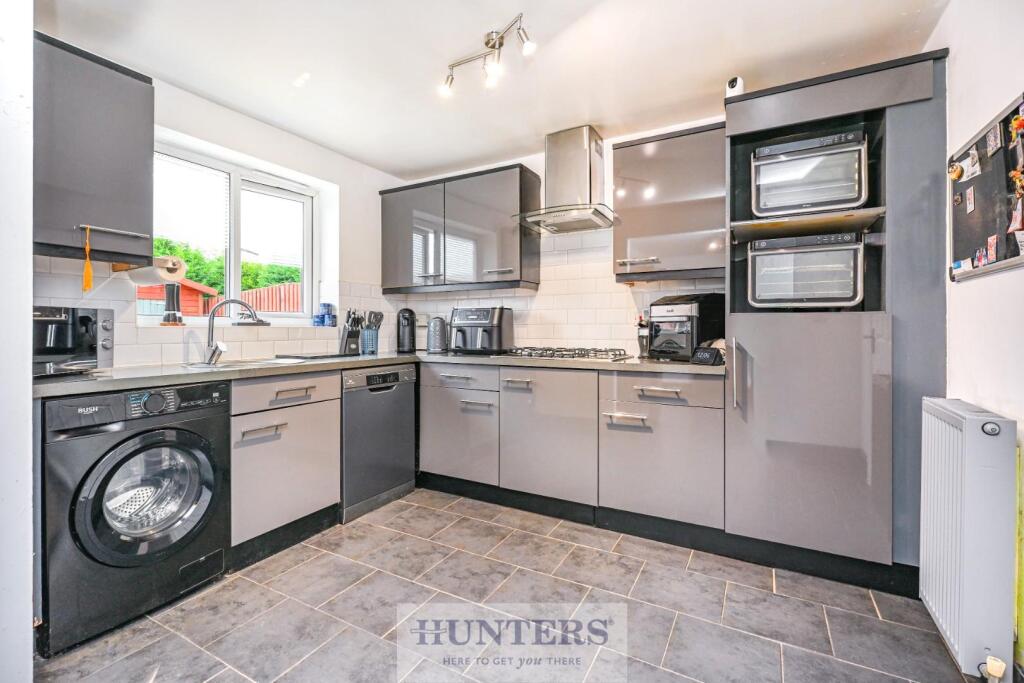 House in Wakefield, Featherstone - View 4