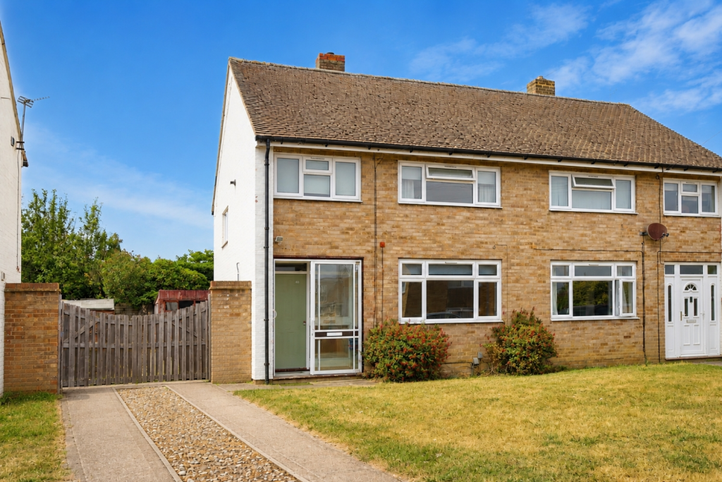 Main image of property: 48 Mirfield Road, Witney