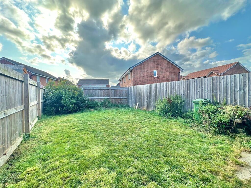 Brogden Drive, Willaston, Cheshire photo 4
