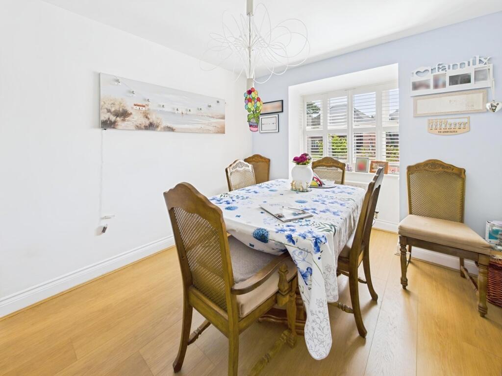 Mountbatten Drive, Sarisbury Green, Southampton, SO31 photo 4