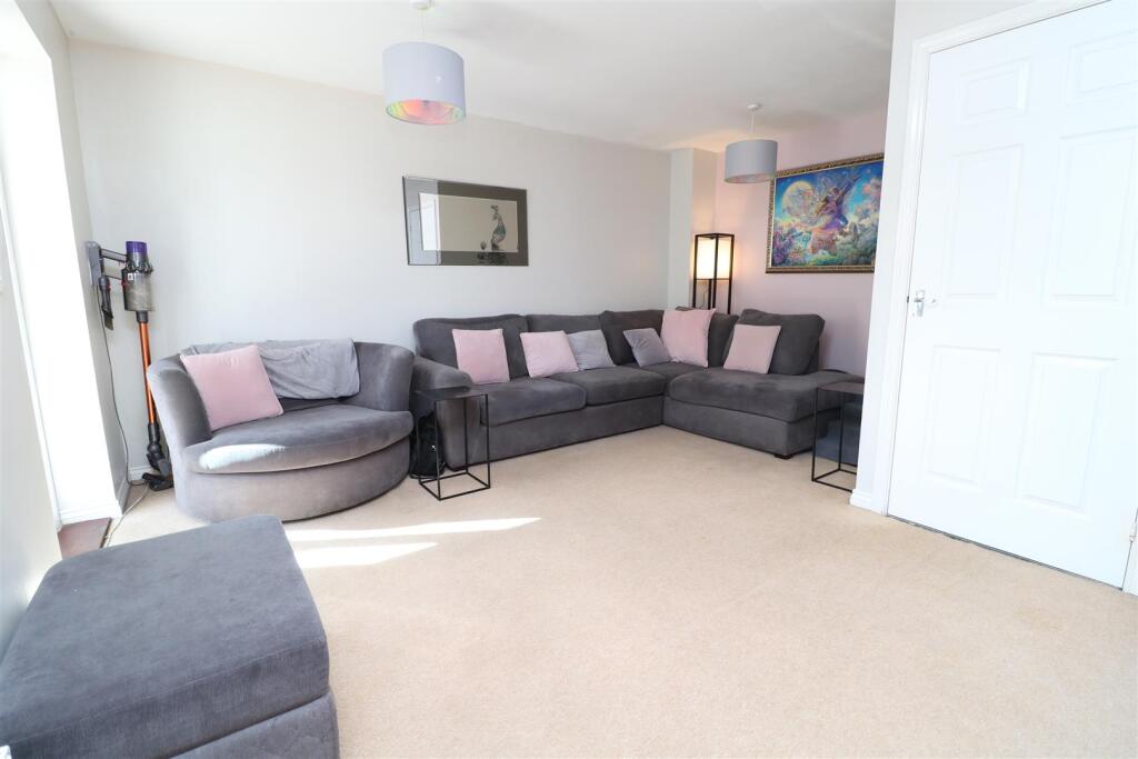 Barley Rise, Trowbridge - View 4