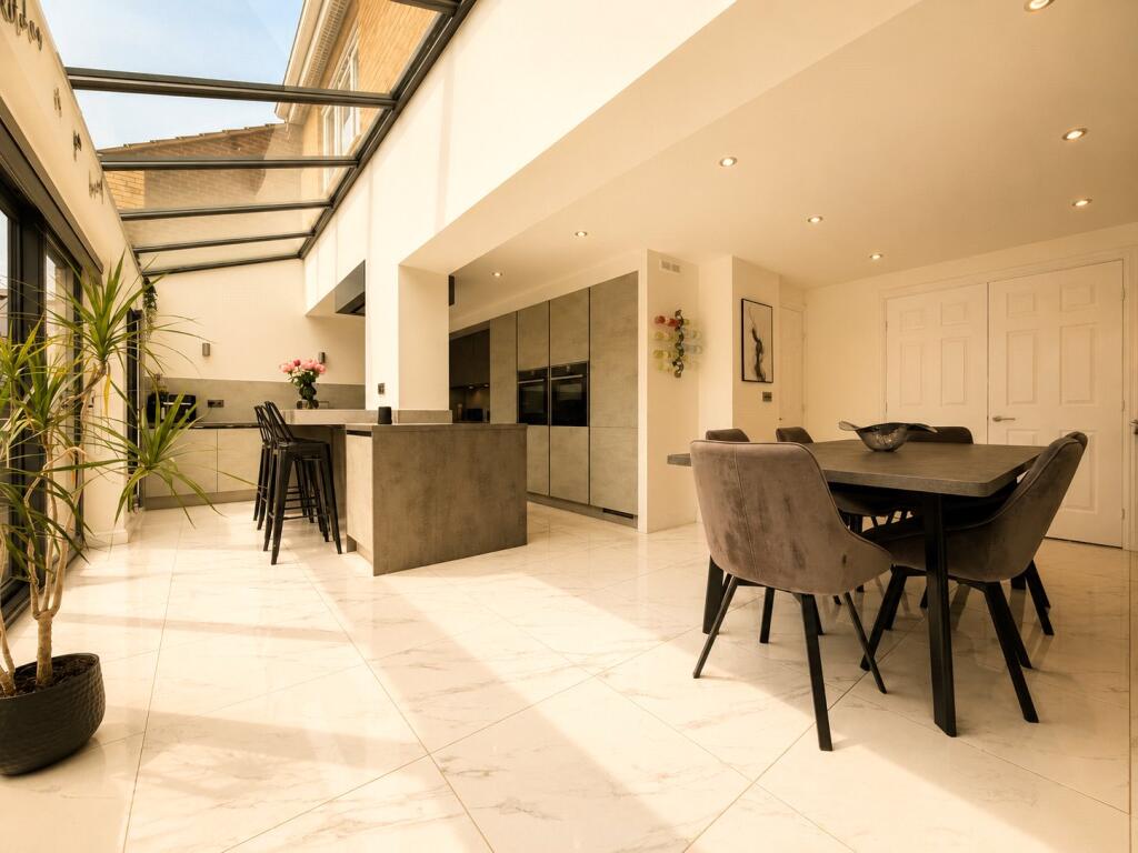 Fern View, Gomersal, BD19 photo 2