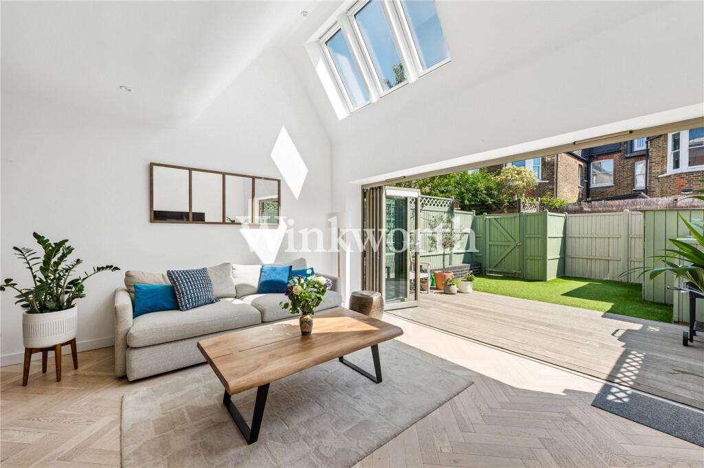 House in London, West Green - View 3