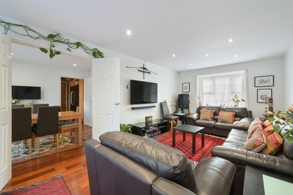 House in Worcester Park, Cuddington, Stoneleigh - View 2