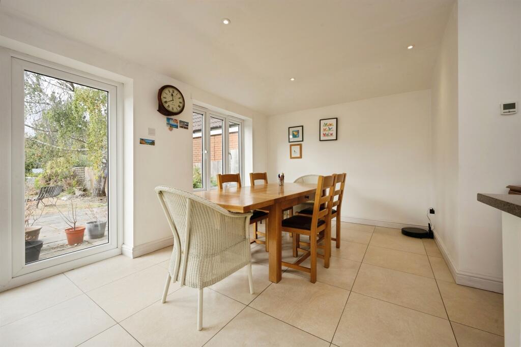 House in Hemel Hempstead - More