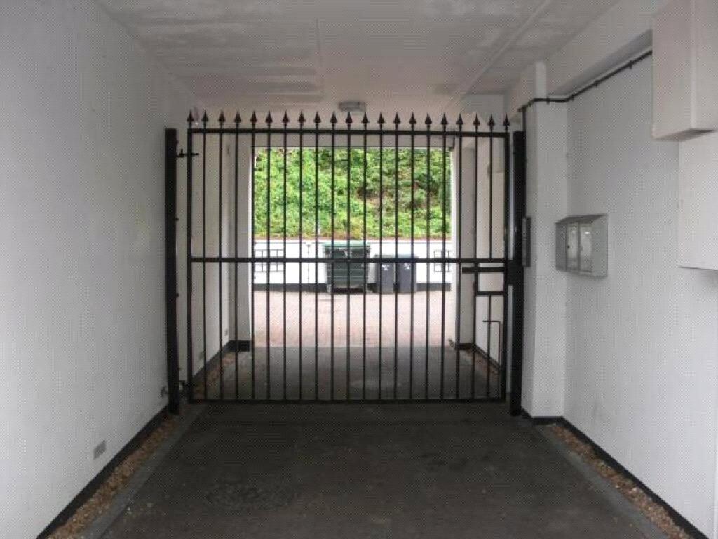 Apartment in Orpington, St Paul's Cray - View 2
