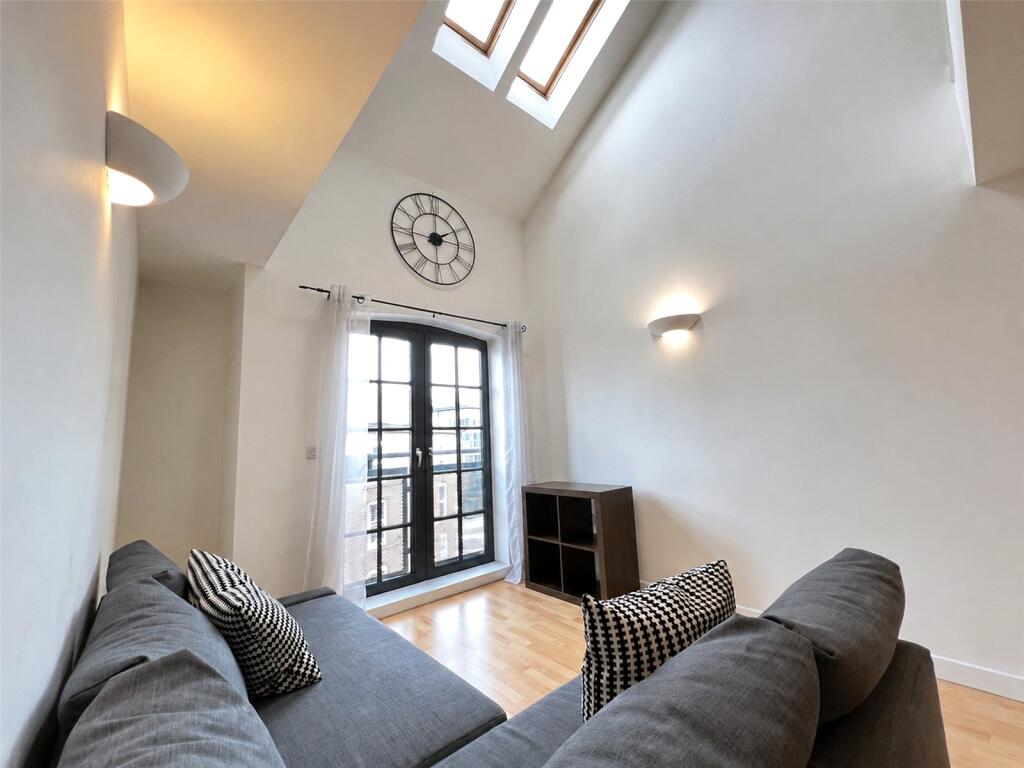 Apartment in Sheffield, South Yorkshire - More